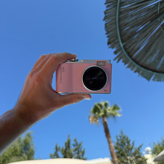 дигитални ретро фотоапарат из 2000их