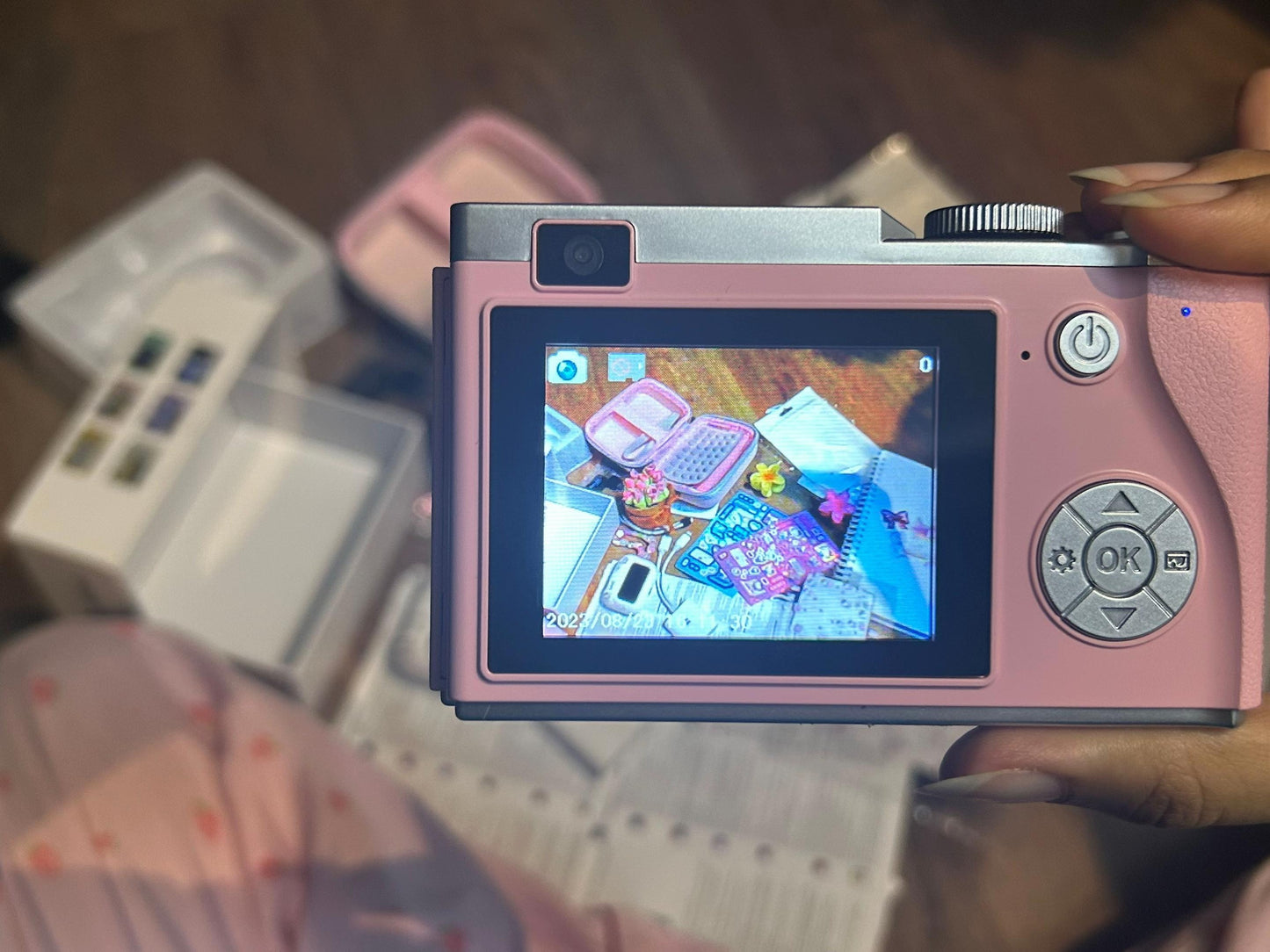 digitalni retro fotoaparat iz 2000ih + poklon za pravljenje retro fotki