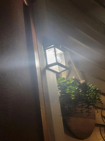 Solarna spoljna lampa - bez žica i struje