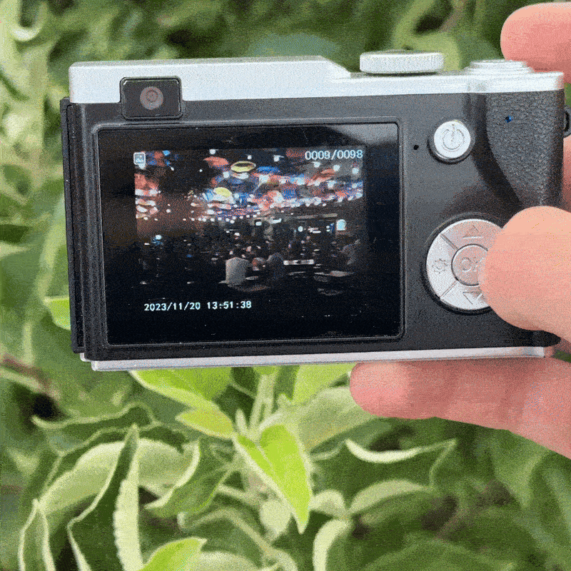 дигитални ретро фотоапарат из 2000их 
