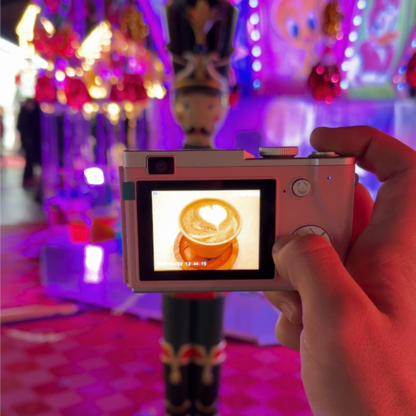 digitalni retro fotoaparat iz 2000ih